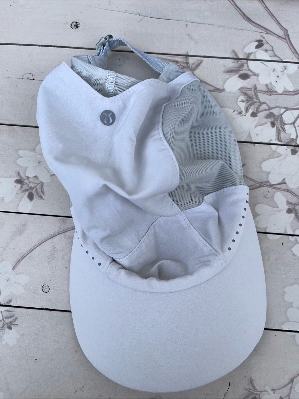 lululemon athletica White Performance Running Cap - Picture 6 of 6